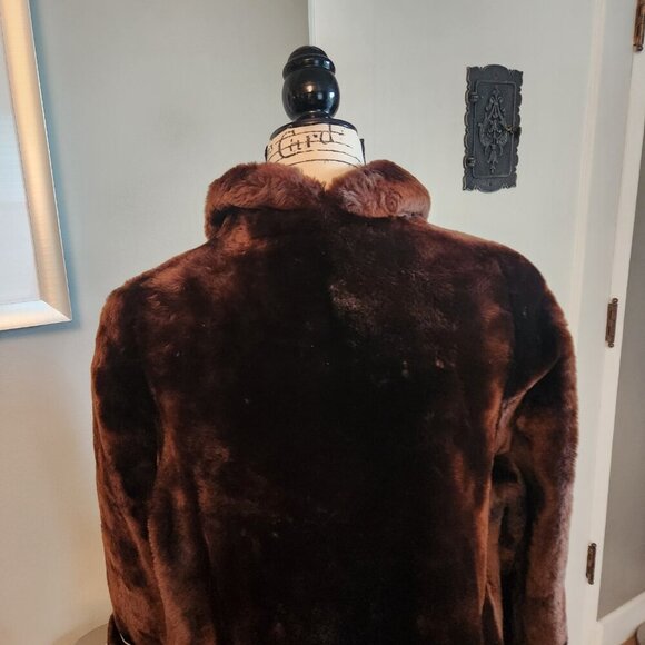 Luxurious Faux Fur Brown Short Coat Sz M - Picture 8 of 14